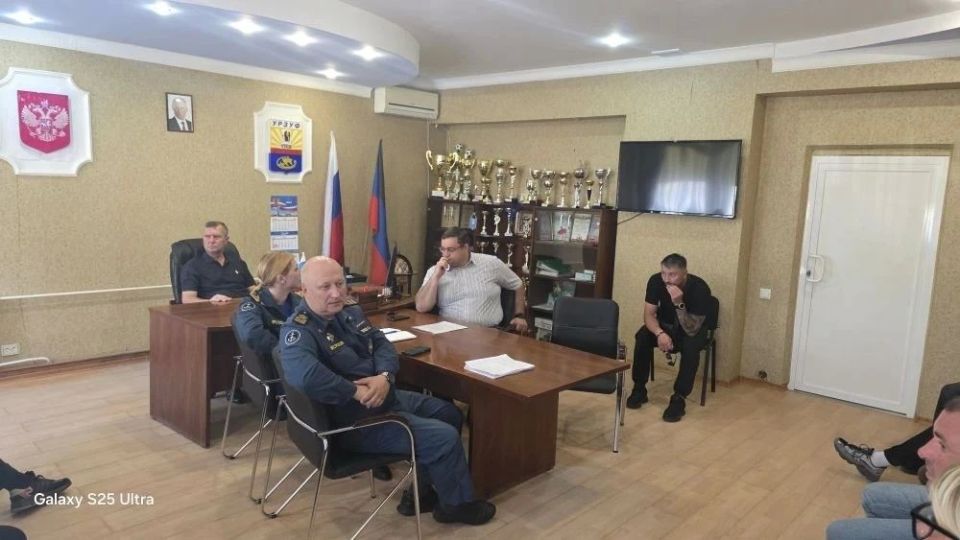 Первый заместитель Главы администрации Владимир Топузов совместно с заведующим Урзуфским территориальным сектором администрации Николаем Аджавенко и представителями Государственной инспекции по маломерным судам МЧС России... Первый заместитель Главы администрации Владимир Топузов совместно с заведующим Урзуфским территориальным сектором администрации Николаем Аджавенко и представителями Государственной инспекции по маломерным судам МЧС России...