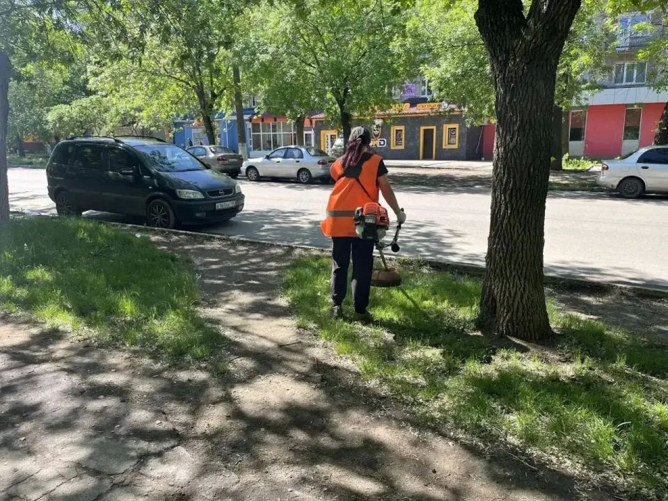 МУП «Простор» ежедневно выполняет все необходимые работы по содержанию городских улиц МУП «Простор» ежедневно выполняет все необходимые работы по содержанию городских улиц