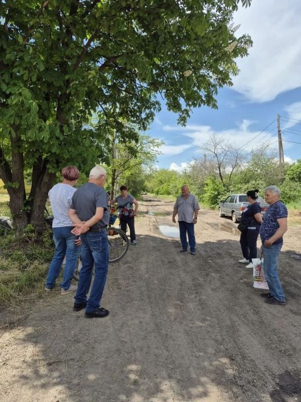 Провел встречу с населением Провел встречу с населением