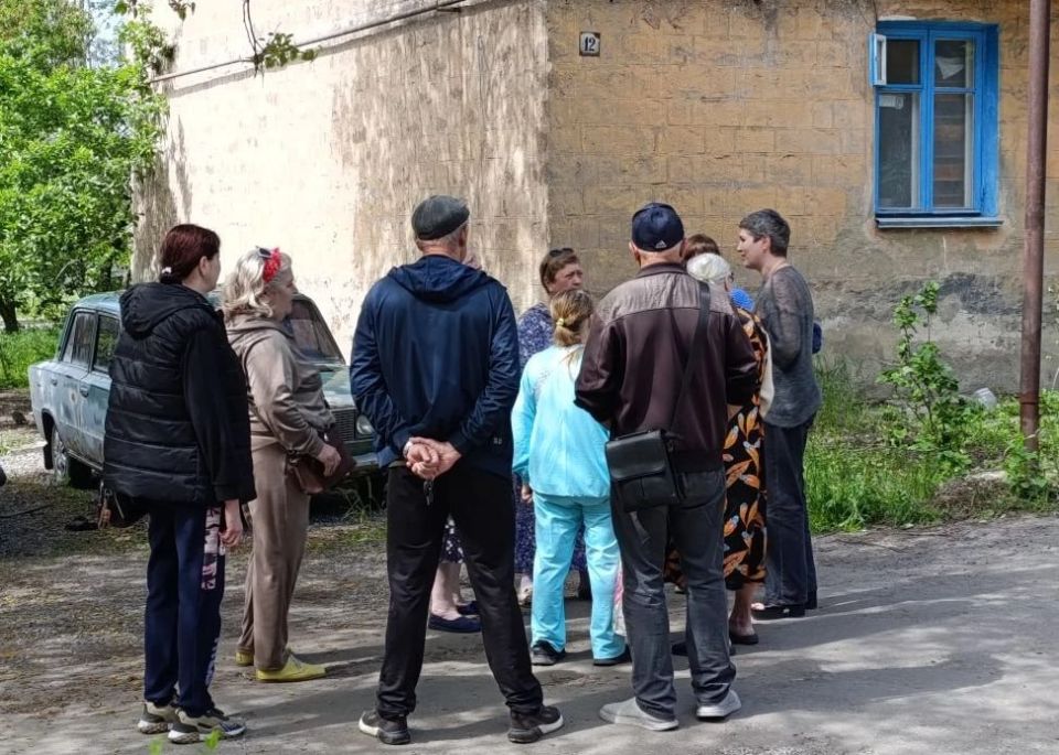 Иван Адамец: Заместитель руководителя управы Куйбышевского района Елена Строганова провела встречу с жителями дома № 12 по улице Фомина Иван Адамец: Заместитель руководителя управы Куйбышевского района Елена Строганова провела встречу с жителями дома № 12 по улице Фомина