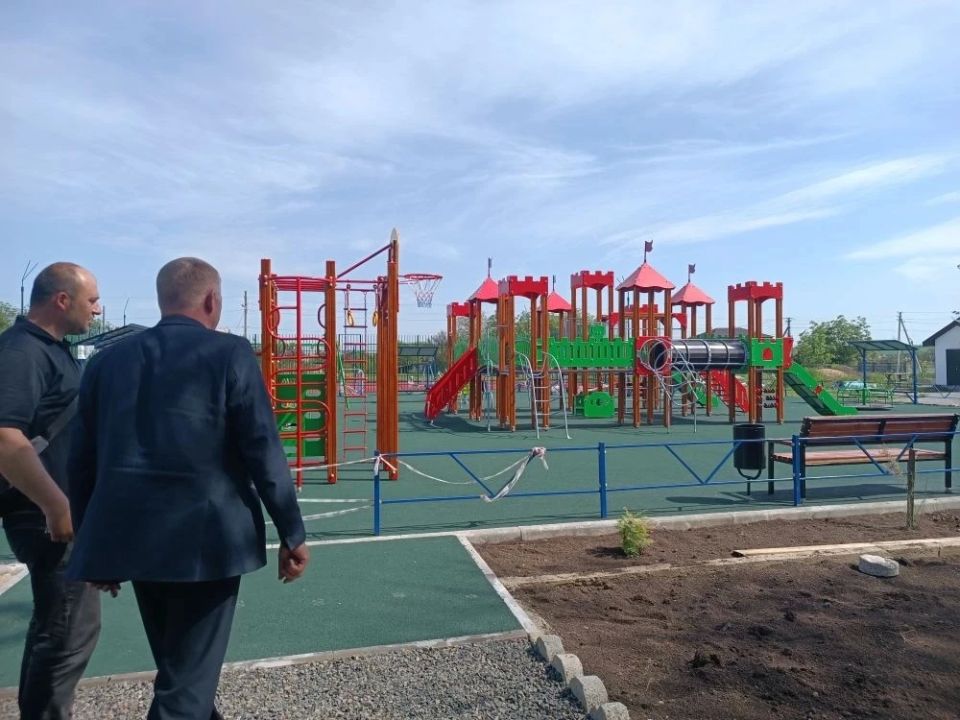 В рамках государственной программы «Комплексное развитие сельских территорий» при поддержке партии «Единая Россия» завершены работы по строительству детской и спортивной площадок в с. Македоновка