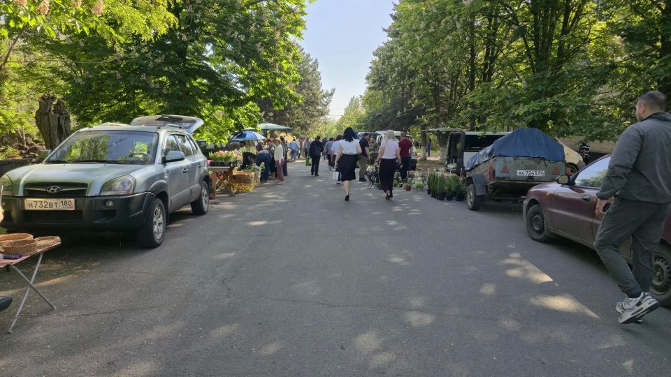 В поселке Старобешево прошла выездная торговая ярмарка В поселке Старобешево прошла выездная торговая ярмарка
