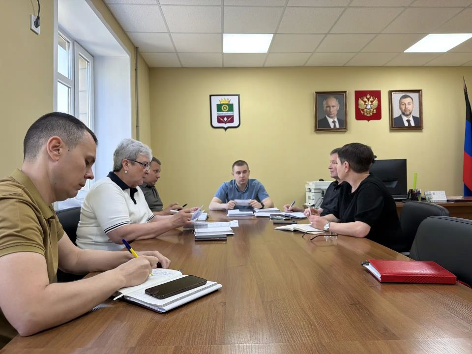 Врип главы муниципального образования Старобешевский муниципальный округ Алексей Черкашин провел оперативное совещание, на котором обсудили ключевые вопросы округа
