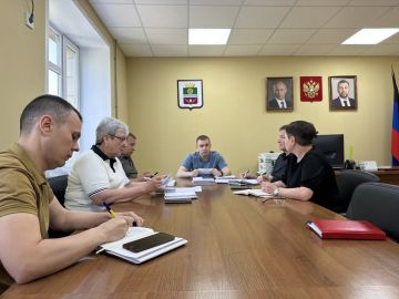 Врип главы муниципального образования Старобешевский муниципальный округ Алексей Черкашин провел оперативное совещание, на котором обсудили ключевые вопросы округа