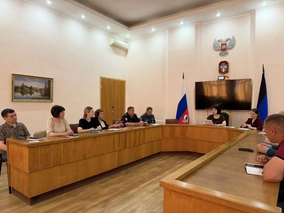 19 мая в Администрации Тельмановского муниципального округа состоялось заседание Комиссии по предупреждению и ликвидации чрезвычайных ситуаций и обеспечению пожарной безопасности, на котором были рассмотрены следующие...