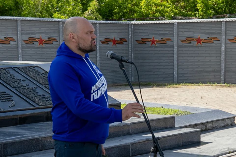 Отметили четвертую годовщину освобождения Мариуполя от неонацистов Отметили четвертую годовщину освобождения Мариуполя от неонацистов