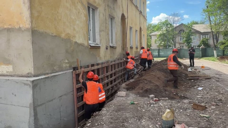 Сегодня Старобешевский округ с рабочим визитом посетила участница предварительного голосования Единой России Ирина Куксенкова