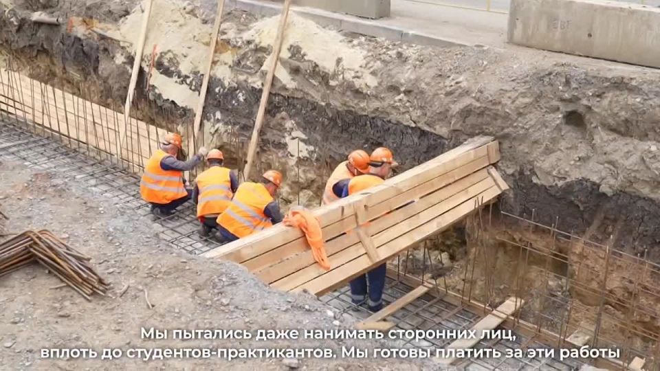 Осматривали один из объектов восстановления — котельную в Калининском районе Донецка