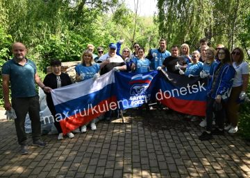 Алексей Кулемзин: Сегодня, в рамках Всероссийской акции «Вода России», а также в рамках проекта Партии «Единая Россия» «Чистая страна» очищен от 10 м3 мусора берег «Второго городского пруда»