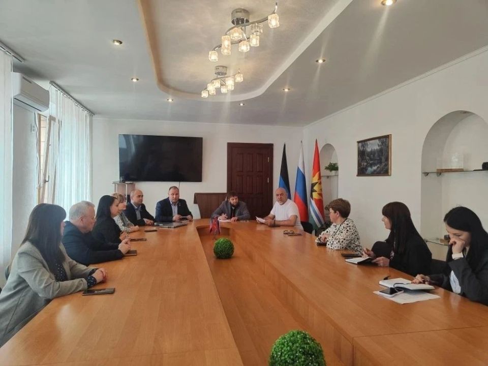 По инициативе депутата Торезского городского совета Руслана Чередникова состоялось мероприятие, посвященное развитию малого и среднего предпринимательства По инициативе депутата Торезского городского совета Руслана Чередникова состоялось мероприятие, посвященное развитию малого и среднего предпринимательства