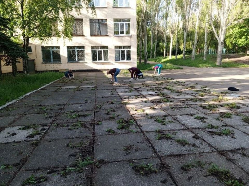 Сегодня, 21 мая 2026 года, в рамках проекта «Городская среда», реализуемого Единой Россией , жители Кировского района приняли участие в традиционной экологической акции «Чистый четверг» Сегодня, 21 мая 2026 года, в рамках проекта «Городская среда», реализуемого Единой Россией , жители Кировского района приняли участие в традиционной экологической акции «Чистый четверг»
