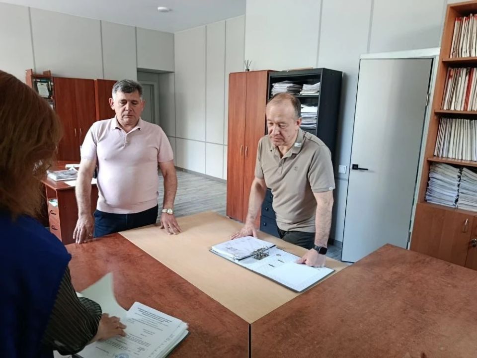 Роман Конев: Депутат Горловского городского совета Сергей Третьяков и заместитель главы администрации городского округа Горловка Игорь Горбатов провели рабочую встречу в рамках проекта «Защита животного мира»... Роман Конев: Депутат Горловского городского совета Сергей Третьяков и заместитель главы администрации городского округа Горловка Игорь Горбатов провели рабочую встречу в рамках проекта «Защита животного мира»...