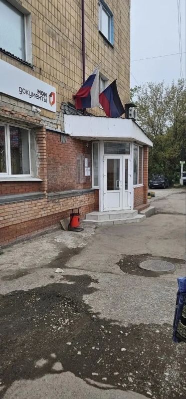 Уважаемые заявители!. Обращаю ваше внимание, что ГБУ «МФЦ ДНР» не осуществляет формирование каких-либо списков граждан для приёма в порядке живой очереди Уважаемые заявители!. Обращаю ваше внимание, что ГБУ «МФЦ ДНР» не осуществляет формирование каких-либо списков граждан для приёма в порядке живой очереди