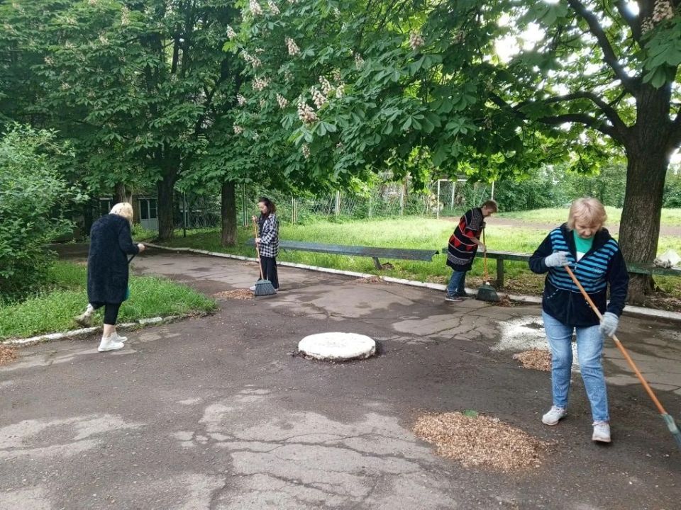 Сегодня, 21 мая 2026 года, в рамках проекта «Городская среда», реализуемого Единой Россией , жители Кировского района приняли участие в традиционной экологической акции «Чистый четверг» Сегодня, 21 мая 2026 года, в рамках проекта «Городская среда», реализуемого Единой Россией , жители Кировского района приняли участие в традиционной экологической акции «Чистый четверг»