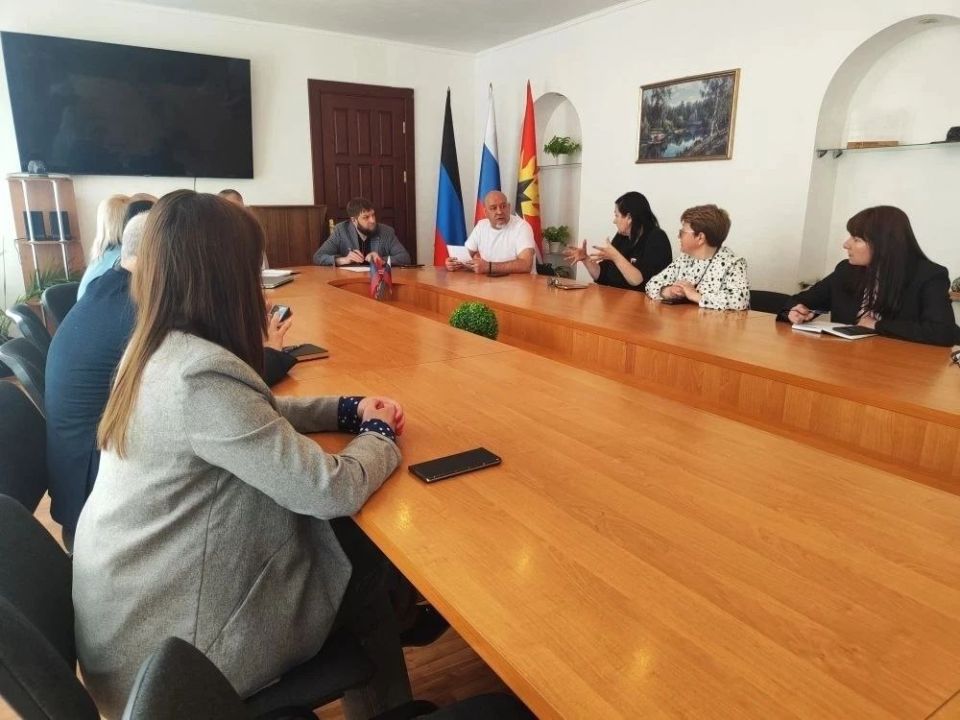 По инициативе депутата Торезского городского совета Руслана Чередникова состоялось мероприятие, посвященное развитию малого и среднего предпринимательства По инициативе депутата Торезского городского совета Руслана Чередникова состоялось мероприятие, посвященное развитию малого и среднего предпринимательства