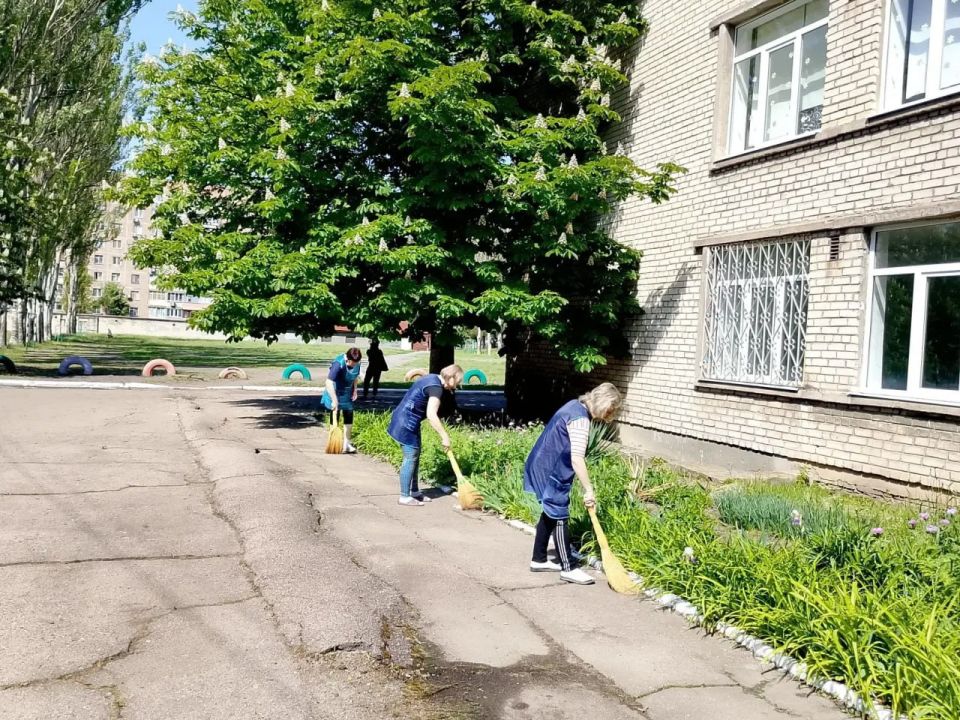 Сегодня, 21 мая 2026 года, в рамках проекта «Городская среда», реализуемого Единой Россией , жители Кировского района приняли участие в традиционной экологической акции «Чистый четверг» Сегодня, 21 мая 2026 года, в рамках проекта «Городская среда», реализуемого Единой Россией , жители Кировского района приняли участие в традиционной экологической акции «Чистый четверг»