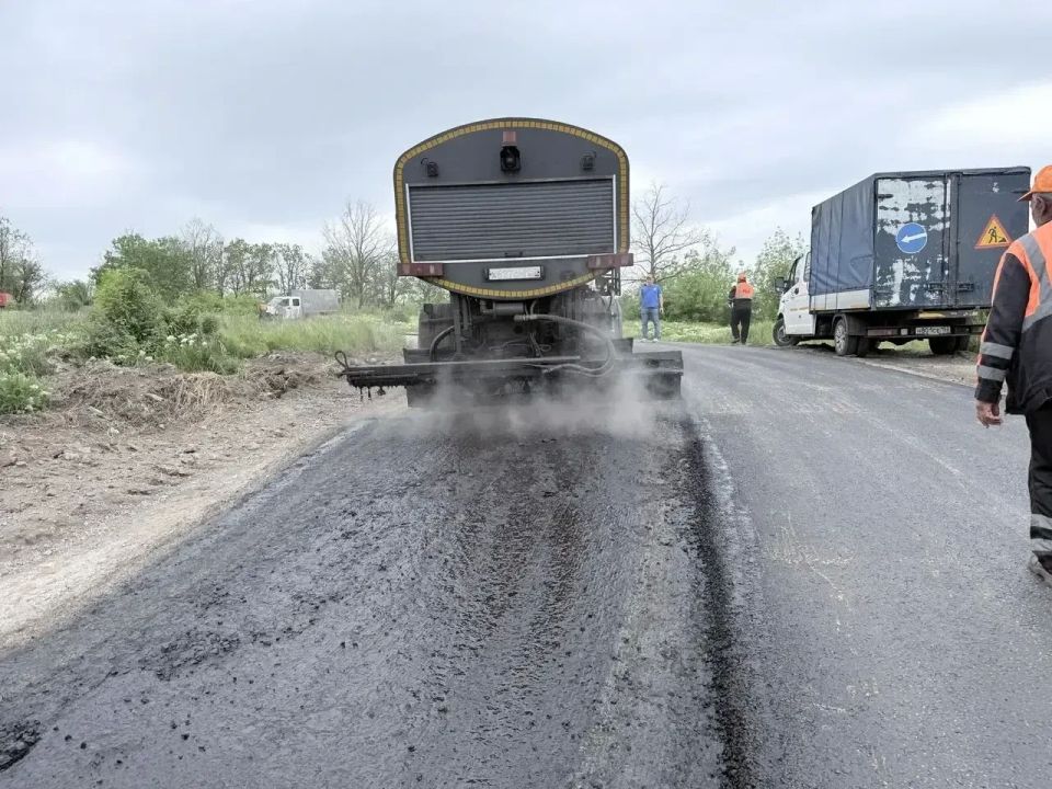 Нижегородские подрядчики обновляют дорогу в пгт Горное Харцызского округа Нижегородские подрядчики обновляют дорогу в пгт Горное Харцызского округа