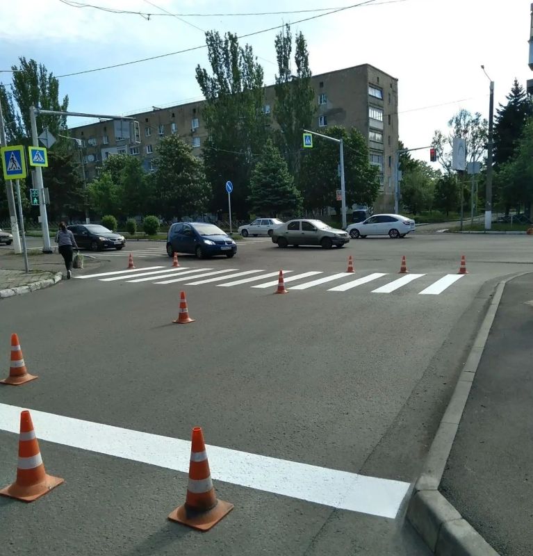 В Снежном продолжается обновление дорожной инфраструктуры В Снежном продолжается обновление дорожной инфраструктуры