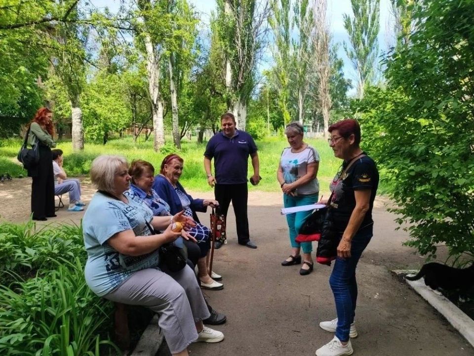 В Калининском районе Горловки продолжается реализация проекта «Управдом» В Калининском районе Горловки продолжается реализация проекта «Управдом»