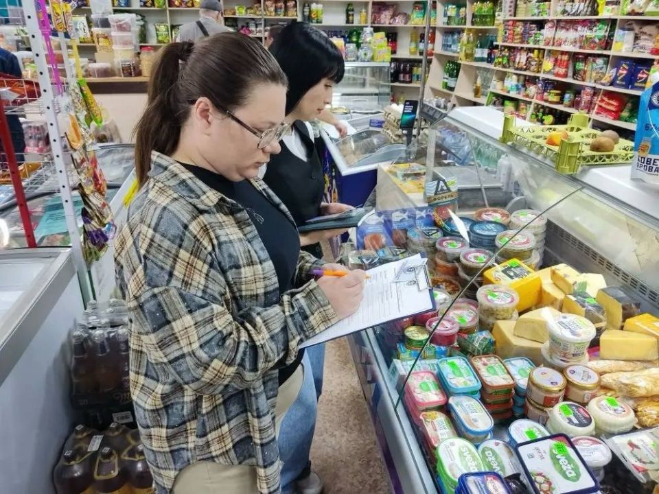 Сегодня, 21 мая, в г. Моспино прошел плановый рейд Народного контроля с целью улучшения качества обслуживания населения и выявления нарушений при формировании цен на продукцию Сегодня, 21 мая, в г. Моспино прошел плановый рейд Народного контроля с целью улучшения качества обслуживания населения и выявления нарушений при формировании цен на продукцию