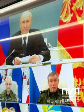 Президенты России и Белоруссии Владимир Путин и Александр Лукашенко по видеосвязи проводят совместную тренировку вооруженных сил двух стран, сообщили в Минске