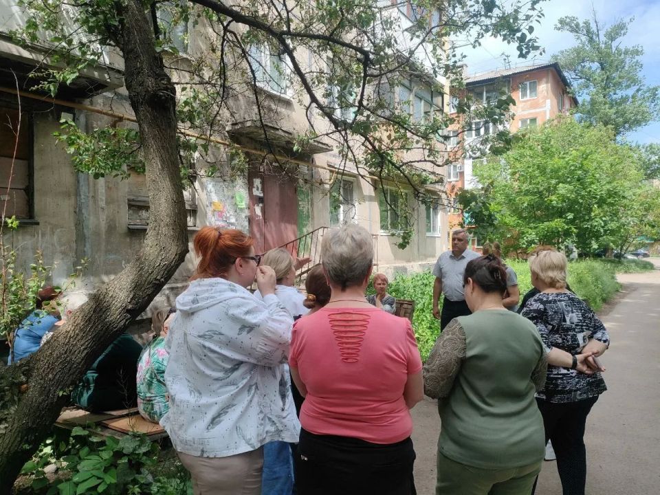 В рамках поручения Главы ДНР Дениса Пушилина, 21 мая, руководитель Управы Кировского внутригородского района Администрации городского округа Макеевка Донецкой Народной Республики Андрей Хорошко и депутат Народного Совета... В рамках поручения Главы ДНР Дениса Пушилина, 21 мая, руководитель Управы Кировского внутригородского района Администрации городского округа Макеевка Донецкой Народной Республики Андрей Хорошко и депутат Народного Совета...