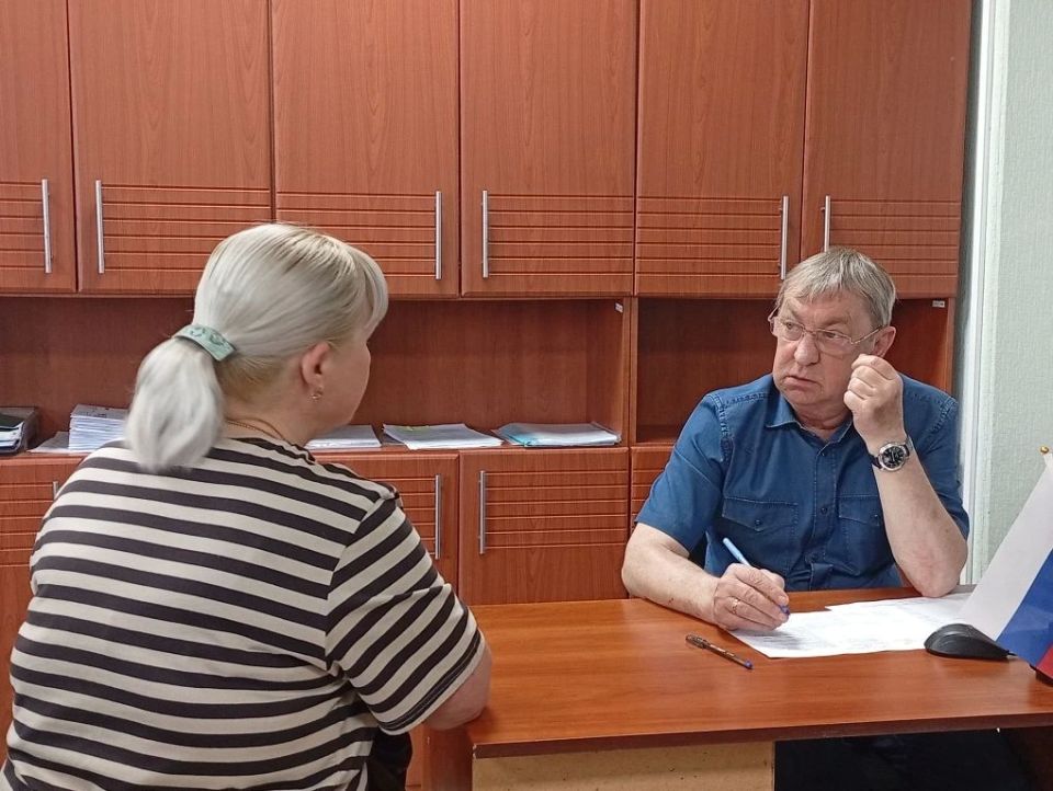 Провел очередной личный приём в администрации округа Провел очередной личный приём в администрации округа