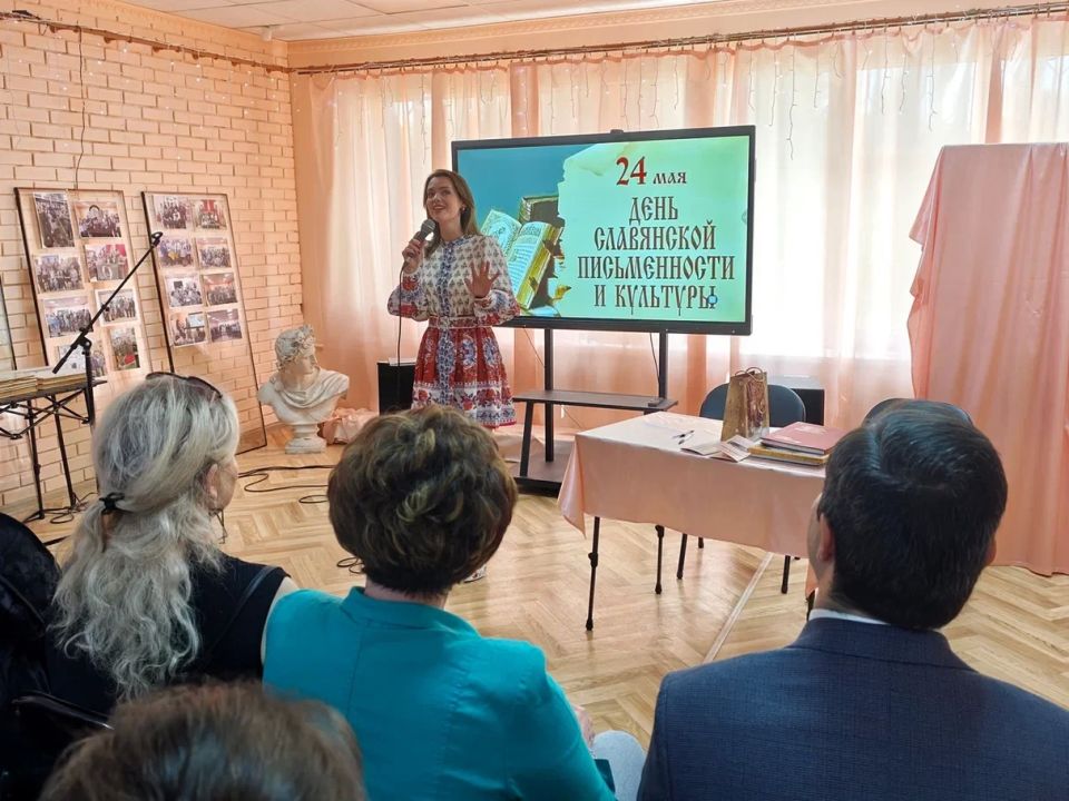 Сегодня в Ясиноватском музее царила особая атмосфера: здесь прошло празднование Дня славянской письменности и культуры Сегодня в Ясиноватском музее царила особая атмосфера: здесь прошло празднование Дня славянской письменности и культуры