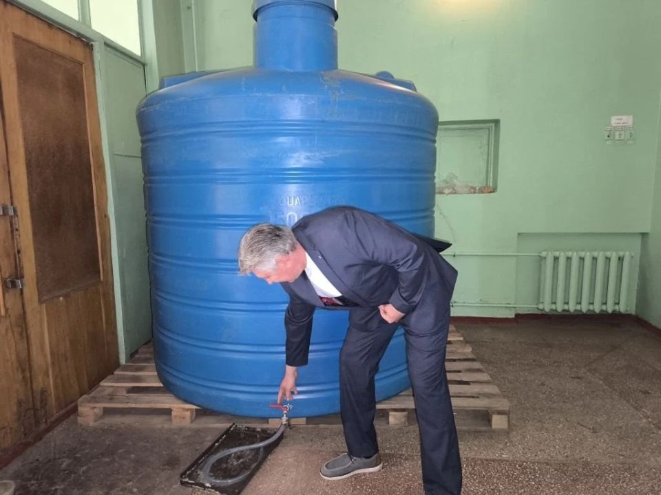 Роман Конев: 20 мая 2026 года депутаты Горловского городского совета от «Единой России» — Светлана Евсеенко, Павел Калфакчиян, Александр Бобровский, Игорь Толкачев, Николай Гальченко и Сергей Попов посетили места подвоза... Роман Конев: 20 мая 2026 года депутаты Горловского городского совета от «Единой России» — Светлана Евсеенко, Павел Калфакчиян, Александр Бобровский, Игорь Толкачев, Николай Гальченко и Сергей Попов посетили места подвоза...