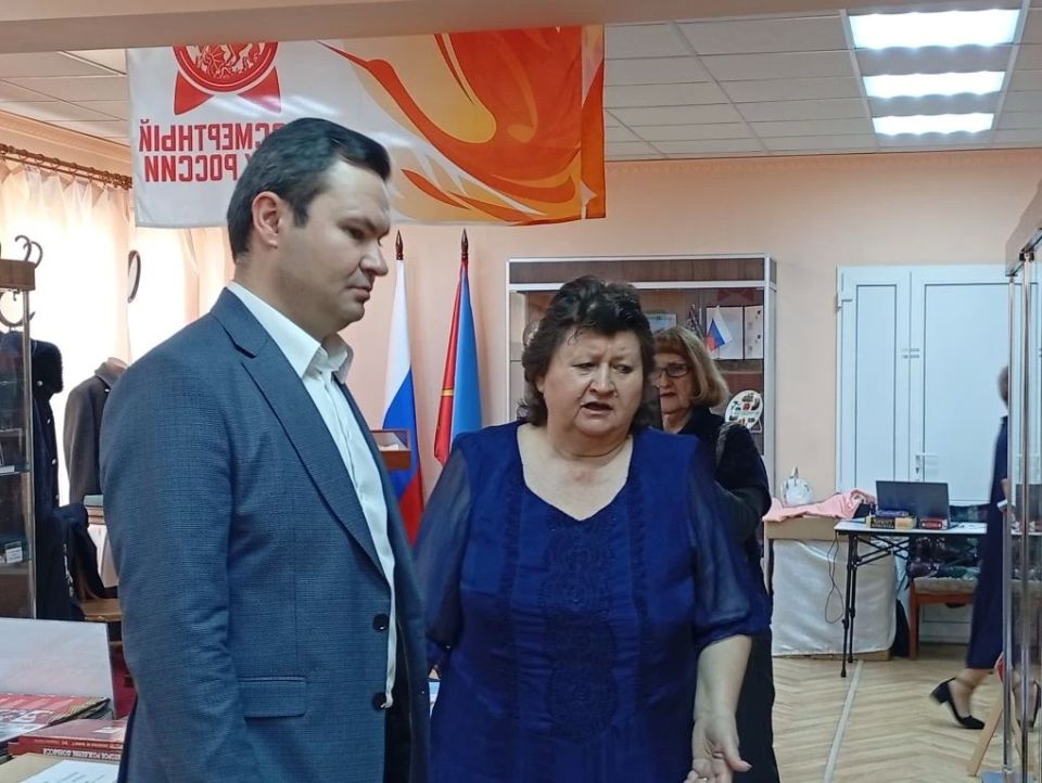 Сегодня Ясиноватский городской музей принимал почетного гостя - заслуженного деятеля искусств Донецкой Народной Республики, генерального директора – художественного руководителя Донецкой государственной академической...