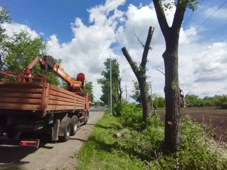 #СОДЕРЖАНИЕ_СВОД за сутки. Продолжаем приводить в порядок элементы дорожной инфраструктуры в рамках содержания автомобильных дорог общего пользования: нанесли горизонтальную и вертикальную разметку на автодорогах: #СОДЕРЖАНИЕ_СВОД за сутки. Продолжаем приводить в порядок элементы дорожной инфраструктуры в рамках содержания автомобильных дорог общего пользования: нанесли горизонтальную и вертикальную разметку на автодорогах: