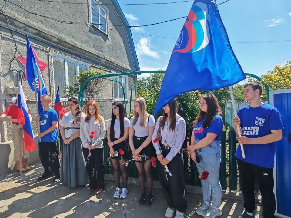 Помним Героя: В Торезе открыли "Парту Героя" и "Звезду Героя" в память о Василии Ткаче! Помним Героя: В Торезе открыли "Парту Героя" и "Звезду Героя" в память о Василии Ткаче!
