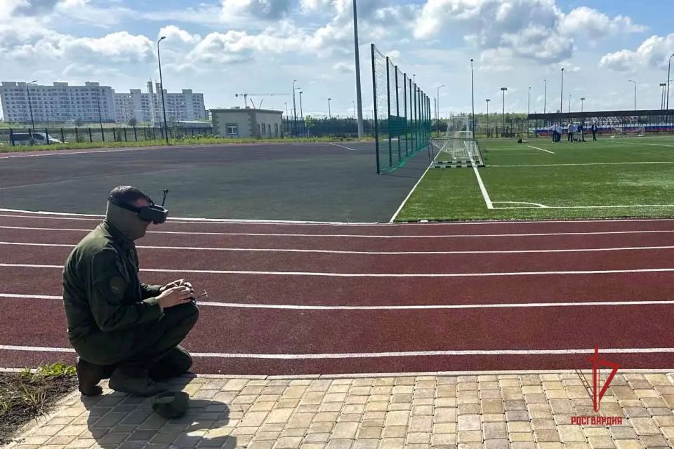 Росгвардейцы приняли участие в инженерном фестивале «На крыльях науки» в ДНР Росгвардейцы приняли участие в инженерном фестивале «На крыльях науки» в ДНР