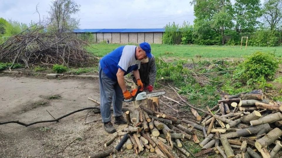 Сегодня, 21 мая 2026 года, в рамках проекта «Городская среда», реализуемого Единой Россией , жители Кировского района приняли участие в традиционной экологической акции «Чистый четверг» Сегодня, 21 мая 2026 года, в рамках проекта «Городская среда», реализуемого Единой Россией , жители Кировского района приняли участие в традиционной экологической акции «Чистый четверг»