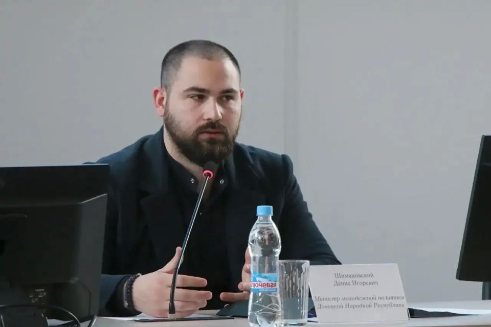 В рамках нацпроекта «Молодёжь и дети» провели стратегическую сессию регионального проекта «Донбасс.Карьера». С ребятами из российских студотрядов, представителями органов исполнительной власти, работодателями В рамках нацпроекта «Молодёжь и дети» провели стратегическую сессию регионального проекта «Донбасс.Карьера». С ребятами из российских студотрядов, представителями органов исполнительной власти, работодателями