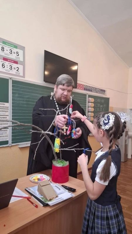 Олег Трофимов: «История России в великих святых»: акция партийного проекта объединила школьников Донецкой Народной Республики Олег Трофимов: «История России в великих святых»: акция партийного проекта объединила школьников Донецкой Народной Республики