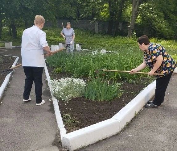 Сегодня, 21 мая, в рамках акции «Маленькие добрые дела», коллективы ГБДОУ «Детский сад № 115 общеразвивающего вида городского округа Макеевка», ГБДОУ «Детский сад № 132 общеразвивающего вида городского округа Макеевка», ГБОУ... Сегодня, 21 мая, в рамках акции «Маленькие добрые дела», коллективы ГБДОУ «Детский сад № 115 общеразвивающего вида городского округа Макеевка», ГБДОУ «Детский сад № 132 общеразвивающего вида городского округа Макеевка», ГБОУ...