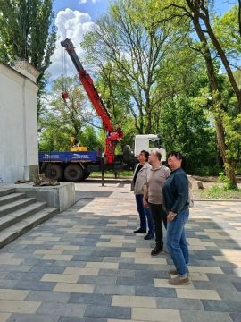 Роман Конев: В рамках партийного проекта «Единой России» «Городская среда» Наталья Штыря, помощник депутата Горловского городского совета ДНР Светланы Евсеенко, и Игорь Горбатов, заместитель главы администрации Горловки...