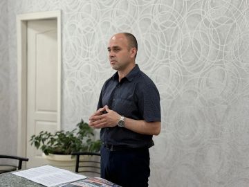 Сегодня, 20 мая, заместитель Председателя Торезского городского совета, руководитель фракции «Единая Россия» Андрей Пашков провел встречу с трудовым коллективом ГБУСО «Комплексный центр социального обслуживания населения...