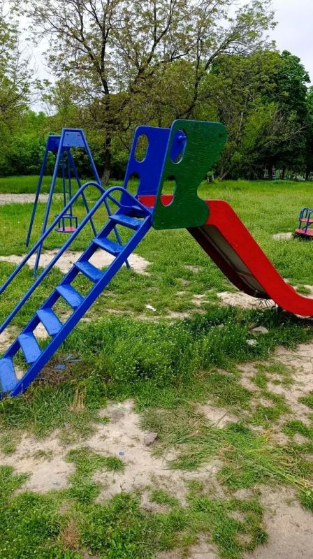 В Снежном продолжаются работы по благоустройству территорий общего пользования В Снежном продолжаются работы по благоустройству территорий общего пользования