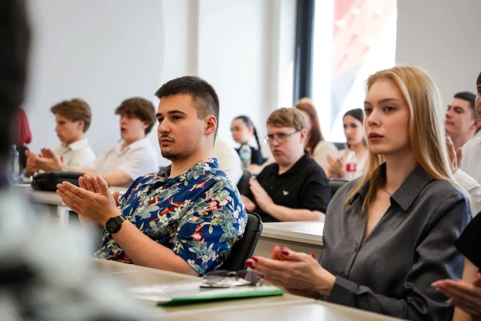 Вице-премьер Кирилл Макаров принял участие во Всероссийском научно-практическом круглом столе «Актуальные проблемы государственного и муниципального управления: теоретико-методологические и прикладные аспекты» Вице-премьер Кирилл Макаров принял участие во Всероссийском научно-практическом круглом столе «Актуальные проблемы государственного и муниципального управления: теоретико-методологические и прикладные аспекты»