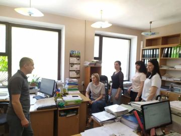 21 мая заместитель главы администрации городского округа Торез Александр Остапенко провел встречу с трудовым коллективом отдела имущественных и земельных отношений администрации г.о. Торез