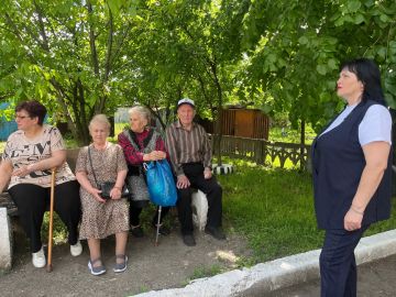 Сегодня заместитель главы администрации городского округа Дебальцево Оксана Козлова провела рабочую встречу с жителями домов по улице Пушкина