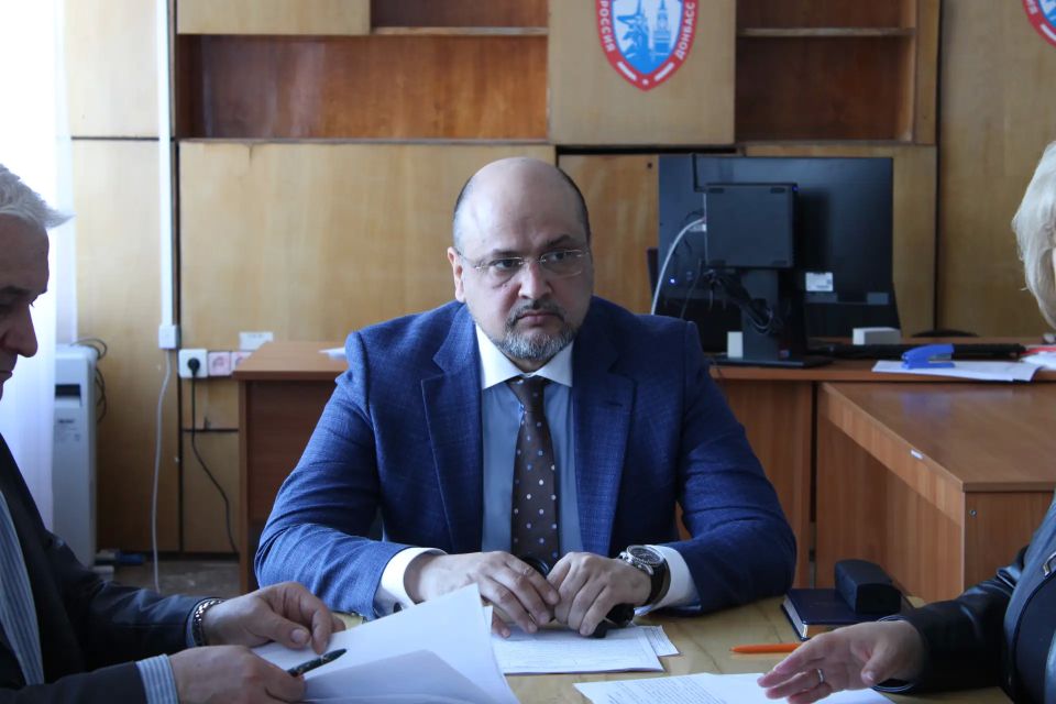 Заместитель главы администрации городского округа Горловка Карен Григорян провел прием граждан Заместитель главы администрации городского округа Горловка Карен Григорян провел прием граждан