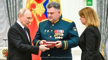 Владимир Путин вручил «Золотую Звезду» Героя России подполковнику Ивану Берестовскому и зампреду правительства ДНР Илье Емельянову