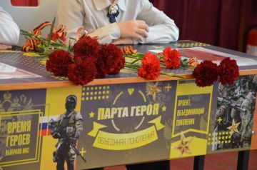 Помним Героя: В Торезе открыли "Парту Героя" и "Звезду Героя" в память о Василии Ткаче!