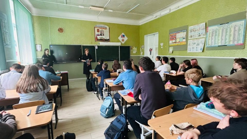 Сотрудники ПДН провели профилактическую беседу о терроризме и экстремизме с учащимися 6–8-х классов школы № 4 Ясиноватой