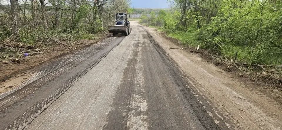 Нижегородские подрядчики обновляют дорогу в пгт Горное Харцызского округа