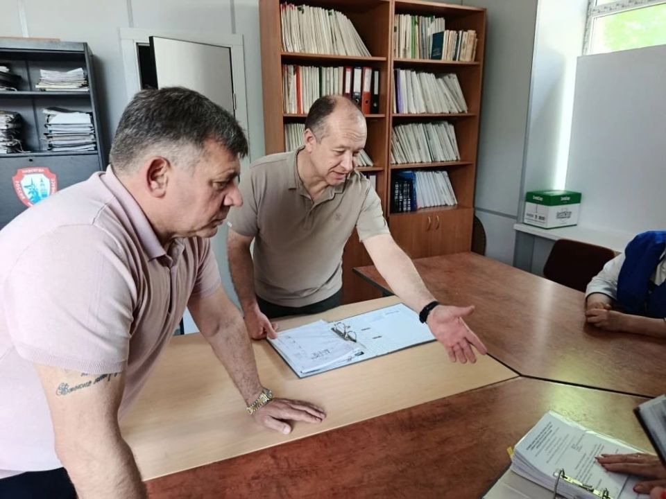 Роман Конев: Депутат Горловского городского совета Сергей Третьяков и заместитель главы администрации городского округа Горловка Игорь Горбатов провели рабочую встречу в рамках проекта «Защита животного мира»... Роман Конев: Депутат Горловского городского совета Сергей Третьяков и заместитель главы администрации городского округа Горловка Игорь Горбатов провели рабочую встречу в рамках проекта «Защита животного мира»...