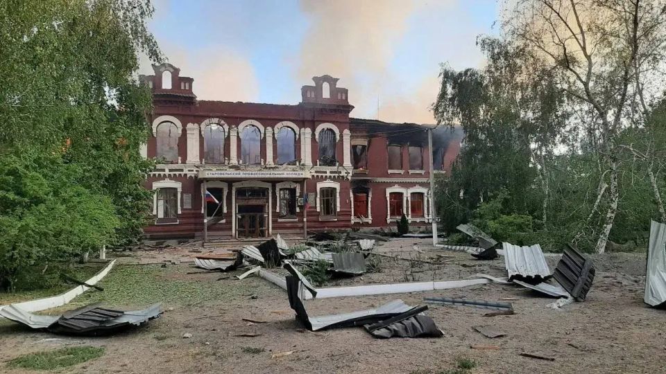 35 детей ранены после ночной атаки ВСУ на колледж в ЛНР: их продолжают доставать из-под завалов 35 детей ранены после ночной атаки ВСУ на колледж в ЛНР: их продолжают доставать из-под завалов